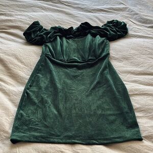 Elegant Green Off-Shoulder Dress